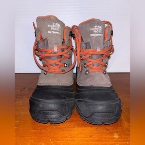 The North Face waterproof youth chilkat lace II -‎ Size 5